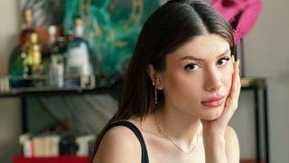 Fenomen Şeyda Erdoğan göğüs dekolteli pozuyla takipçilerinden tam not aldı