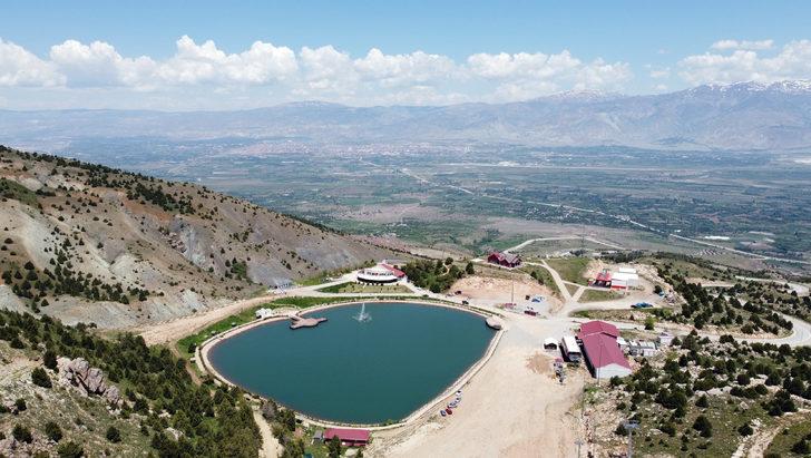 Ergan Dağı kışın kayak pistiyle yazın da gölüyle doğaseverleri ağırlıyor G4