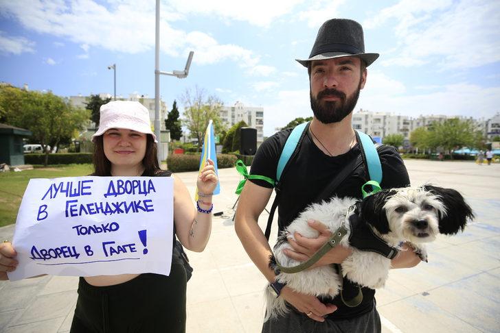Antalya'da yaşayan yerleşik yabancılar, Rusya'nın Ukrayna'ya saldırılarını protesto etti G3