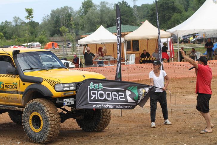 Düzce'de off-road yarışları renkli  görüntülere sahne oldu G2