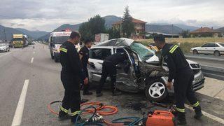 Burdur'da tırla çarpışan otomobildeki 1 kişi öldü, 1 kişi yaralandı