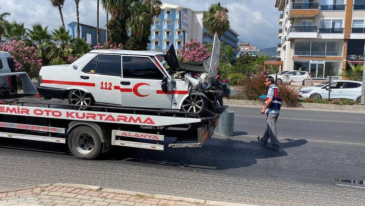 Antalya'da halk otobüsüne arkadan çarpan otomobilin sürücüsü öldü G2