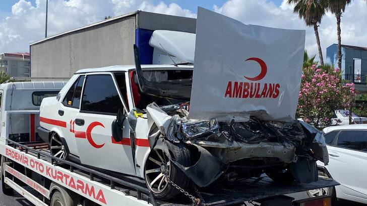 Antalya'da halk otobüsüne arkadan çarpan otomobilin sürücüsü öldü G4