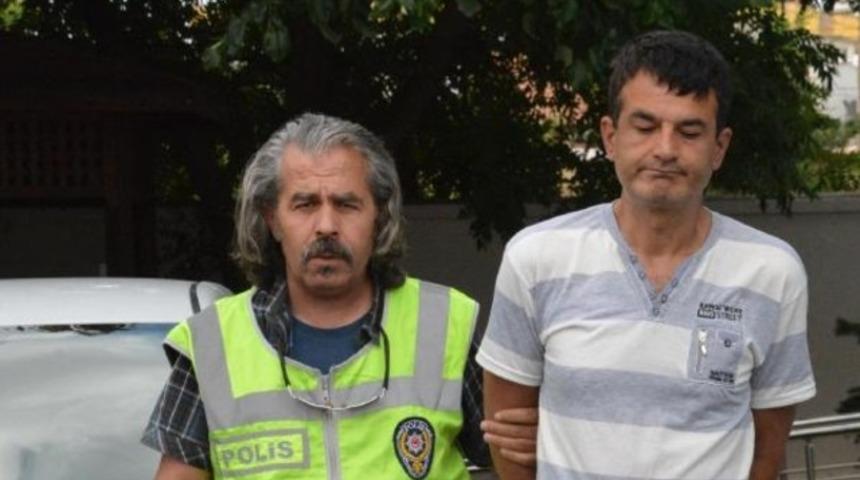 Annesinin boğazını keserek öldürdü