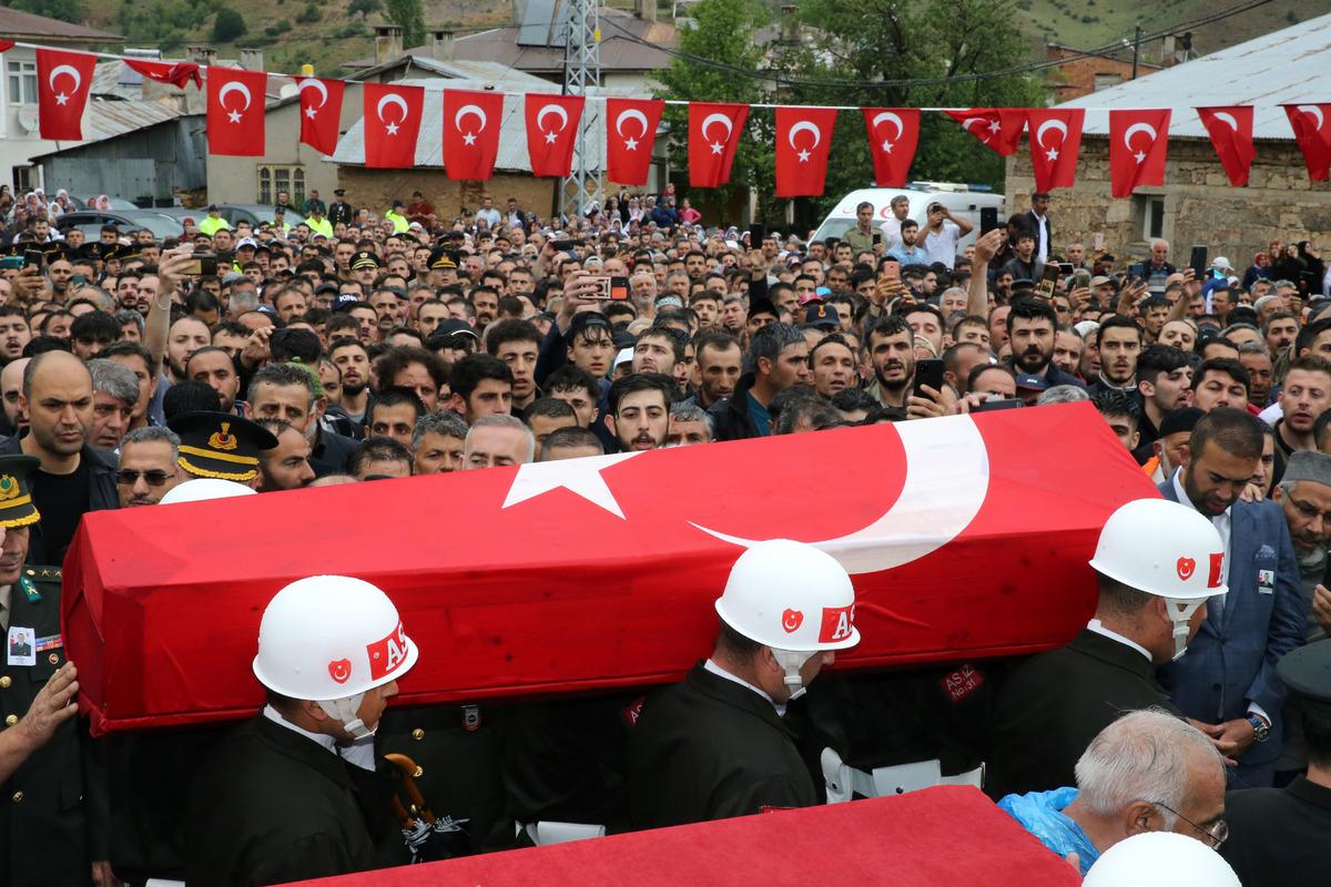 Şehit Piyade Uzman &Ccedil;avuş &Ouml;mer Yıldırım, Sivas'ta son yolculuğuna uğurlandı