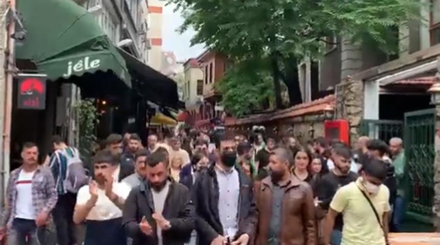 Skandal görüntüler! İstanbul'un göbeğinde teröristbaşı için yürüdüler... HDP'li vekiller Öcalan lehine slogan attı