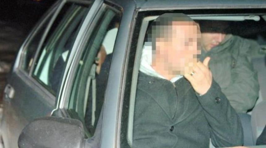 Minib&uuml;s şof&ouml;r&uuml;, bankacıyı tacizden tutuklandı