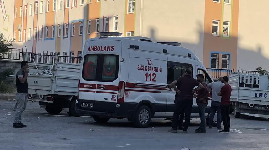 Elazığ'da başına demir parçası düşen kişi yaralandı