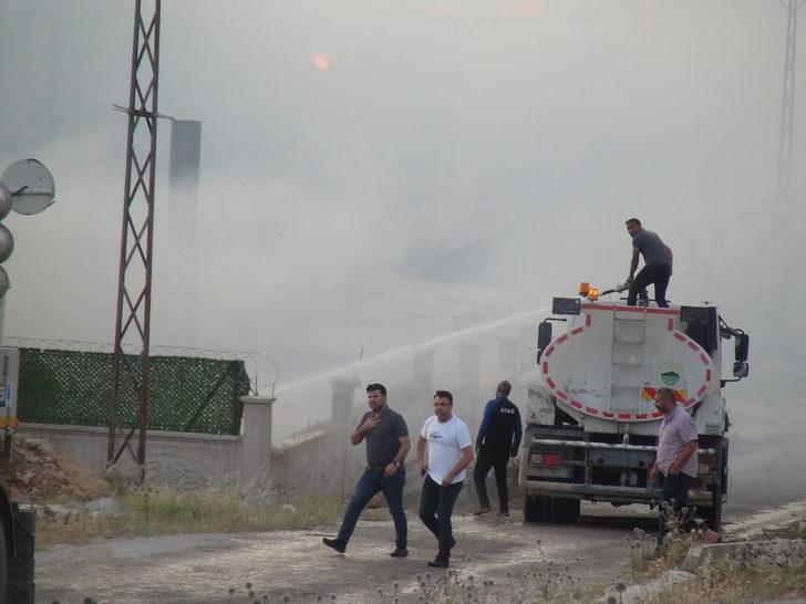 Şanlıurfa'da biyokütle enerji santralinde çıkan yangına müdahale ediliyor G1