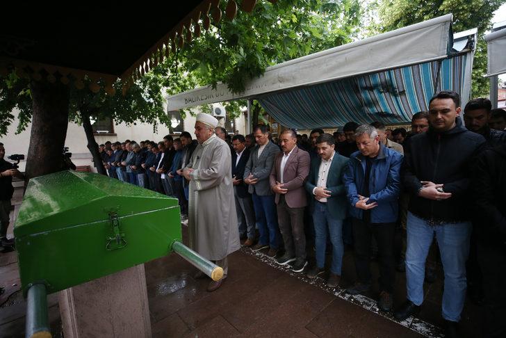 Balıkesir'deki trafik kazasında hayatını kaybeden Konak, defnedildi G3