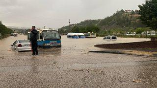 İçişleri Bakanı Soylu, sağanağın olumsuz etkilediği Akyurt'a gitti