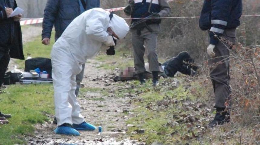 Taksici başından vurulmuş halde tarlada bulundu!