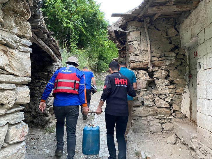 Siirt'te Müküs Çayı'nda akıntıya kapılan hemşireyi arama çalışmalarına ara verildi G4