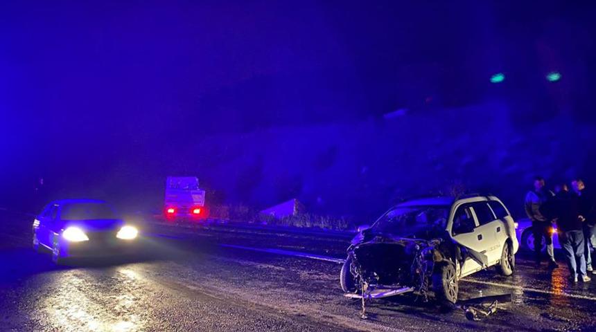 Bursa'da feci kaza! Kamyon ile otomobil çarpıştı...