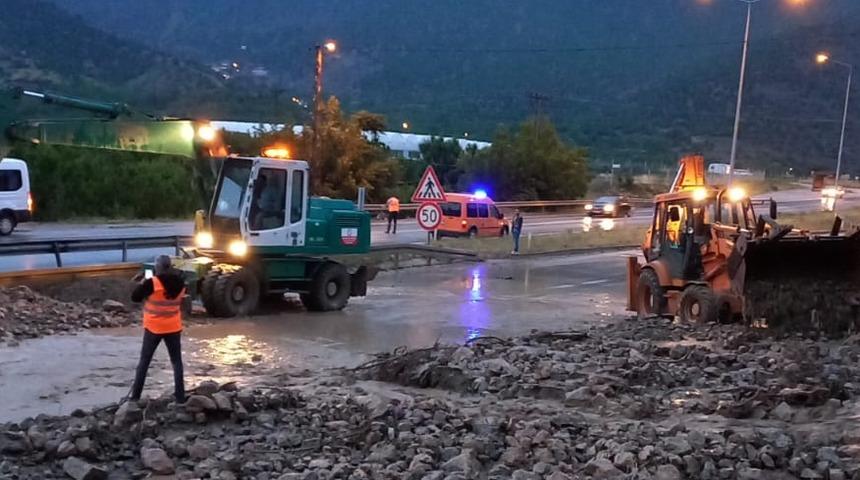 Amasya'da sağanak hayatı olumsuz etkiledi
