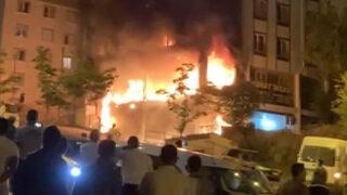 Esenyurt'ta korkutan yangın! Alevler mağazayı küle çevirdi