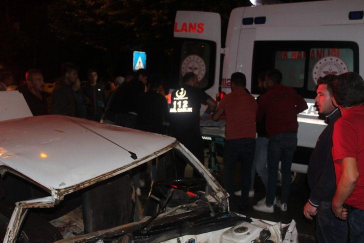 Çanakkale'de 2 aracın çarpışması sonucu 3 kişi yaralandı G2