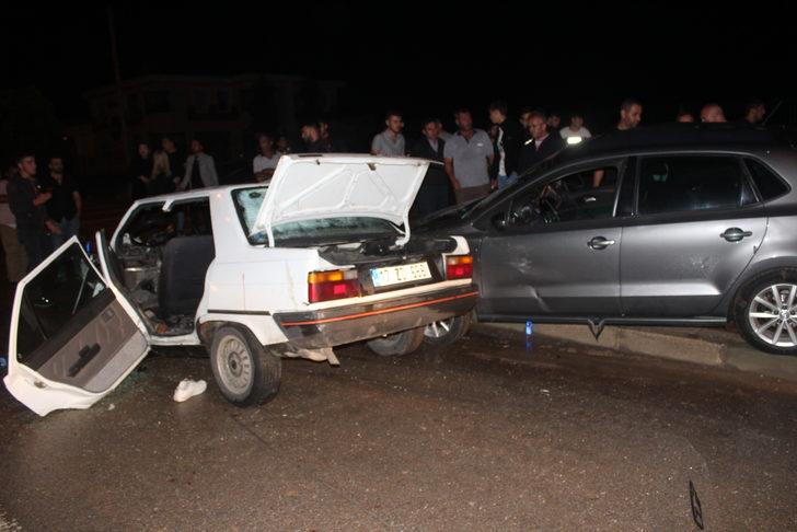 Çanakkale'de 2 aracın çarpışması sonucu 3 kişi yaralandı G4