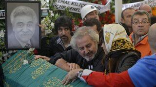 Usta oyuncu Levent Kırca'ya veda