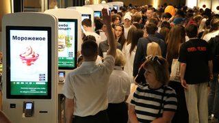 McDonald's restoranları Rusya'da yeni ismiyle yeniden açıldı