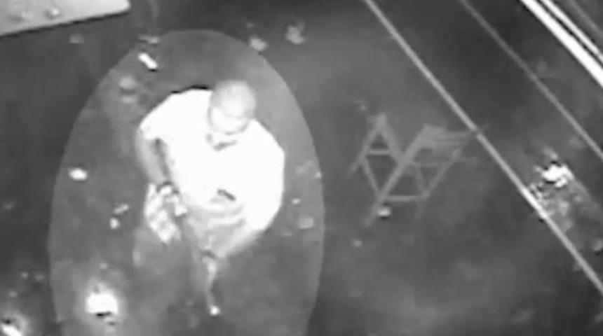 Elinde silahla eşcinsel kulübe girmişti! 49 kişiyi katleden saldırganın babası oğlunu savundu: Öpüşen iki adamı gördüğünde...