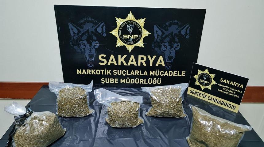Sakarya'da uyuşturucu operasyonlarında 5 zanlı yakalandı