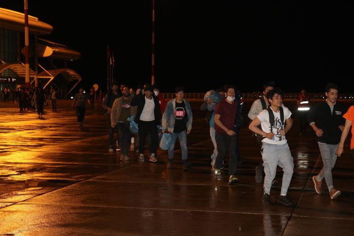 Ağrı'dan 227 Afganistan uyruklu düzensiz göçmen ülkelerine yollandı G3
