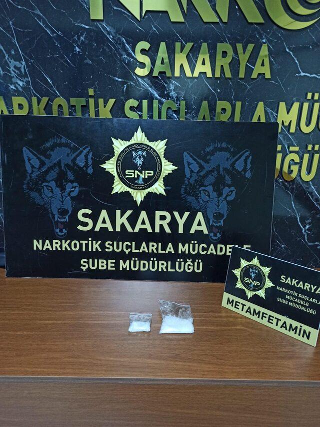 Sakarya'da uyuşturucu operasyonlarında 5 zanlı yakalandı