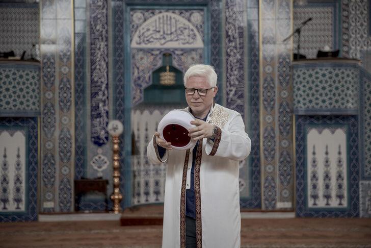 Öğretmen ve müezzin çift kendileri gibi iki çocuklarıyla albinizmlilere örnek oluyor G3