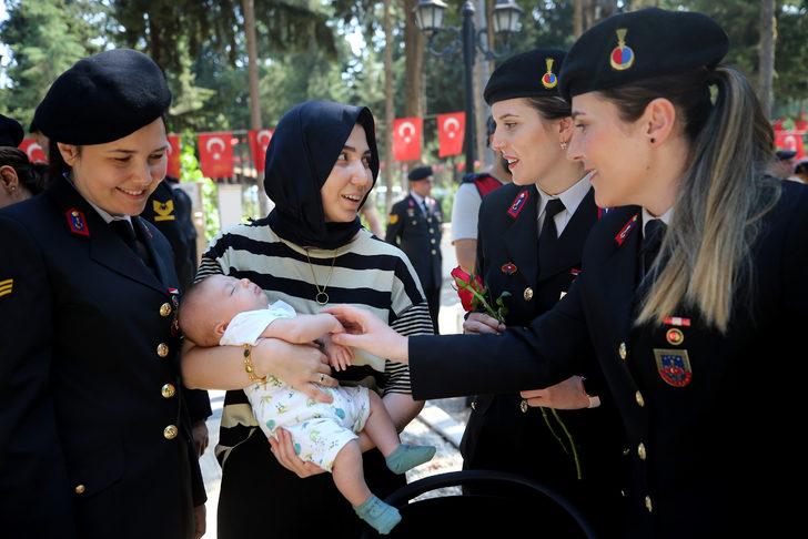 Mersin'de şehit eşi ve 2 aylık oğlundan duygulandıran ziyaret G1