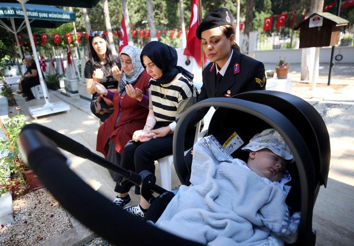 Mersin'de şehit eşi ve 2 aylık oğlundan duygulandıran ziyaret G2