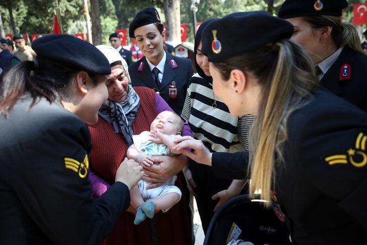 Mersin'de şehit eşi ve 2 aylık oğlundan duygulandıran ziyaret G3