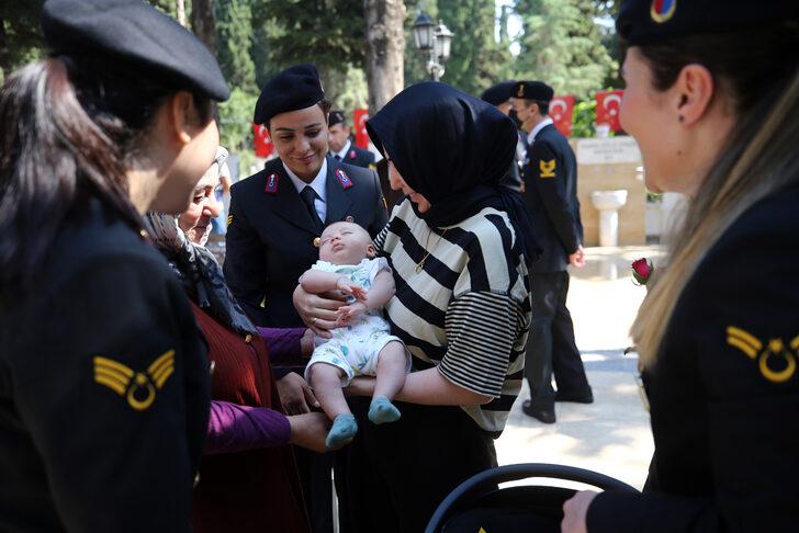 Mersin'de şehit eşi ve 2 aylık oğlundan duygulandıran ziyaret G4