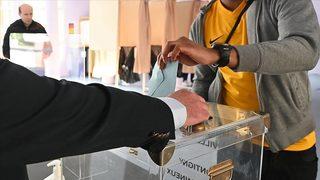 Fransa genel seçimleri: Macron ve sol ittifak başa baş