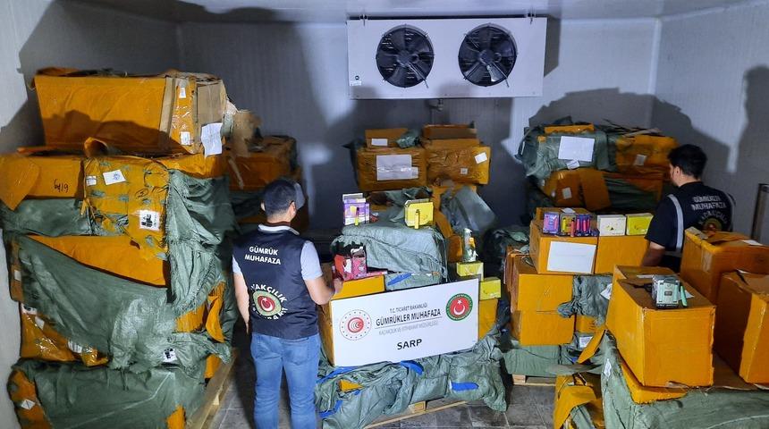 Sarp Sınır Kapısı'nda gümrük kaçağı 62 bin 310 elektronik sigara ele geçirildi