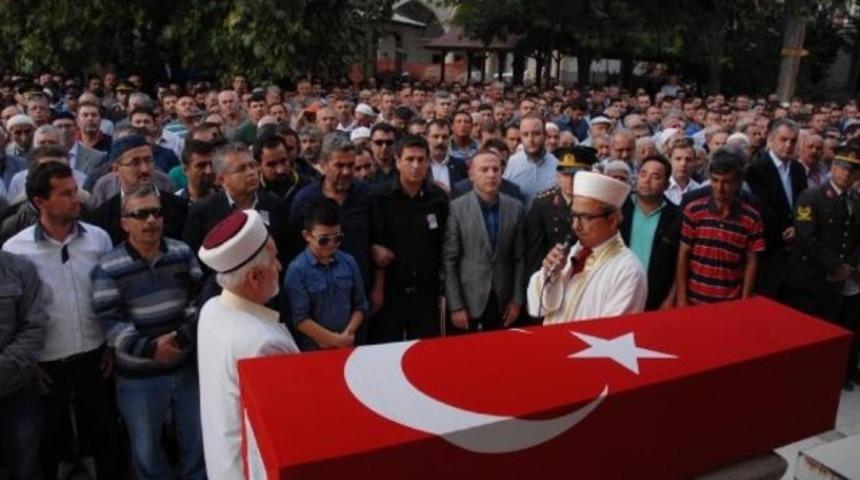 Nöbet sırasında şehit olan asker memleketinde toprağa verildi