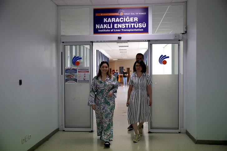 Azeri şarkıcı Narmin Karimbayova ağabeyine karaciğeriyle umut oldu G3