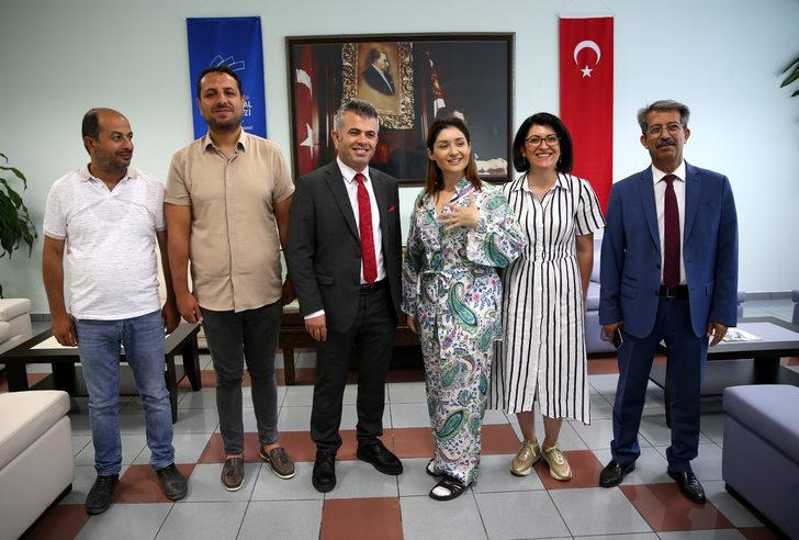 Azeri şarkıcı Narmin Karimbayova ağabeyine karaciğeriyle umut oldu G4