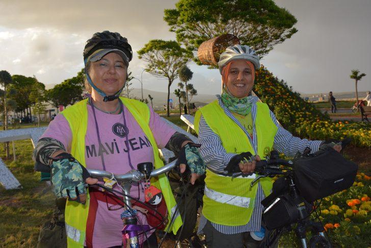 Hastalara umut vermek için İzmir'den bisikletle yola çıkan 2 kadın Bitlis'e geldi G1