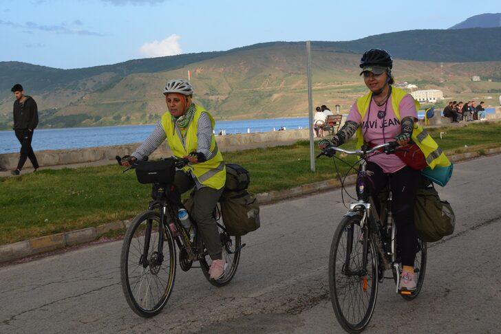 Hastalara umut vermek için İzmir'den bisikletle yola çıkan 2 kadın Bitlis'e geldi G4