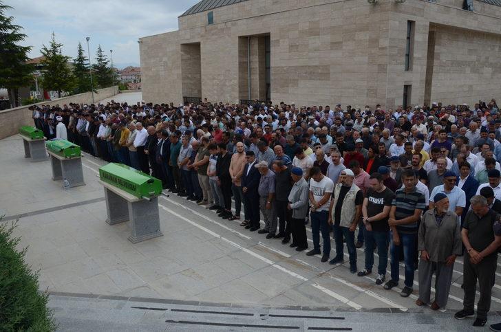 Karaman'da sele kapılarak yaşamını yitiren kadının cenazesi toprağa verildi G2