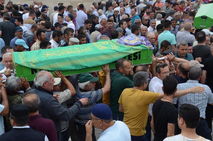 Karaman'da sele kapılarak yaşamını yitiren kadının cenazesi toprağa verildi G4