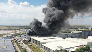 GÜNCELLEME - Diyarbakır'da fabrikada çıkan yangına müdahale ediliyor