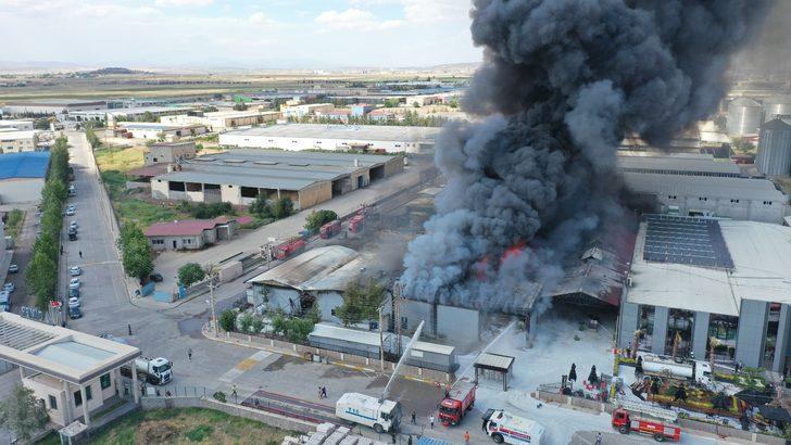 GÜNCELLEME - Diyarbakır'da fabrikada çıkan yangına müdahale ediliyor G2
