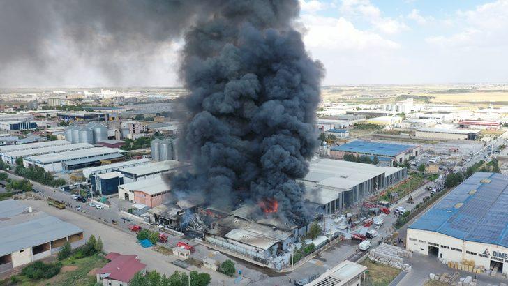 GÜNCELLEME - Diyarbakır'da fabrikada çıkan yangına müdahale ediliyor G3