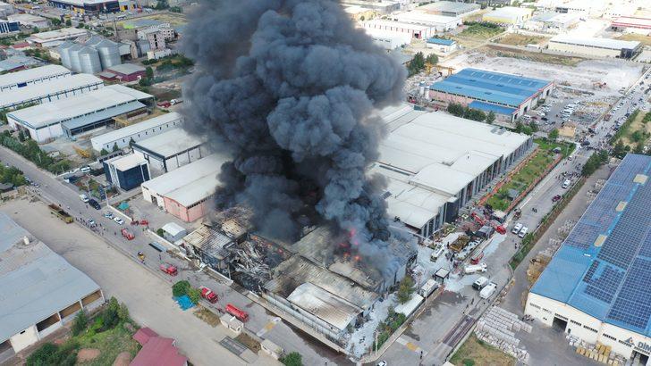 GÜNCELLEME - Diyarbakır'da fabrikada çıkan yangına müdahale ediliyor G4