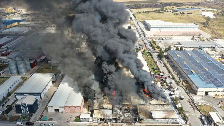 GÜNCELLEME - Diyarbakır'da fabrikada çıkan yangına müdahale ediliyor G5