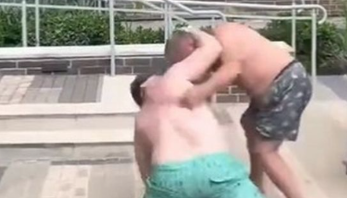 Havuz başında kavga eden iki adamın videosu viral oldu! “Gördüğüm en kötü kavga”