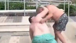 Havuz başında kavga eden iki adamın videosu viral oldu! “Gördüğüm en kötü kavga” 