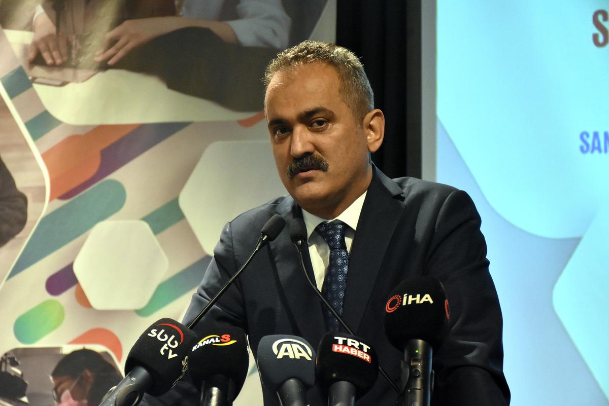 Bakan &Ouml;zer, "Mesleki Eğitim Merkezleri ve Sekt&ouml;r Buluşması"nda konuştu: